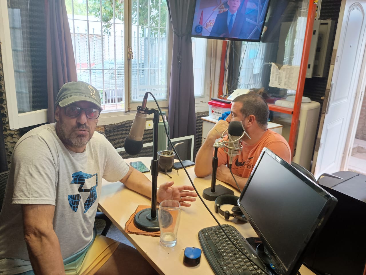 Jorge Pistara y Lucas Aguirre en los estudios de LU100